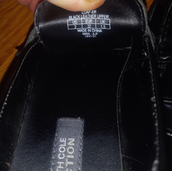 2\$20 Kenneth Cole kids size 2 loafer style slip on dress shoes - Picture 6 of 6